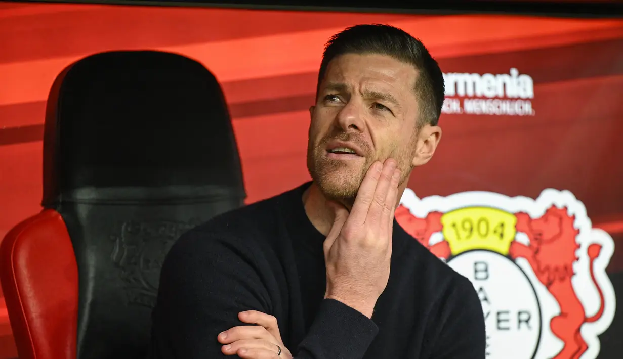 Lalu di musim keduanya, Xabi Alonso membuat Die Werkself mampu menjuarai Bundesliga saat kompetisi masih menyisakan lima pertandingan lagi. (INA FASSBENDER / AFP)