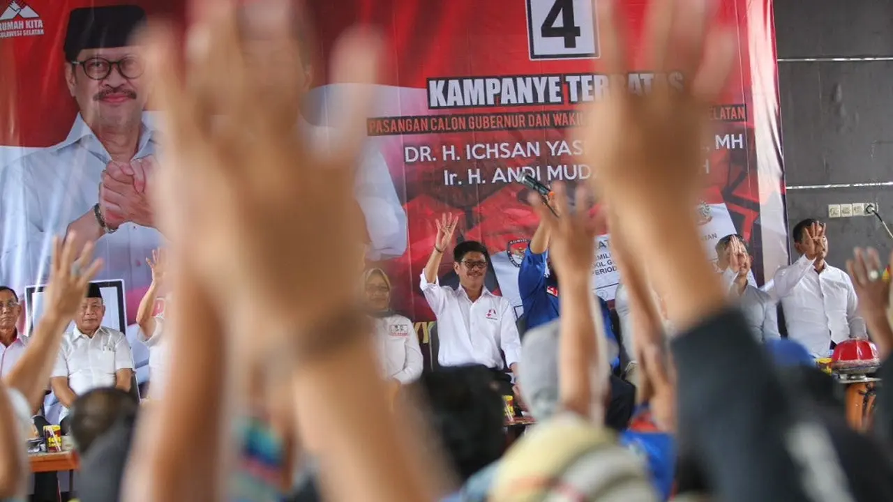 Paslon Gubernur dan Wakil Gubernur Sulsel di Pilgub ini tebar janji bangun rumah produktif berbasis desa (Liputan6.com/ Eka Hakim)