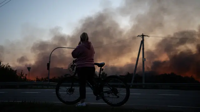 Serangan Drone Rusia Picu Kebakaran Gudang di Kyiv