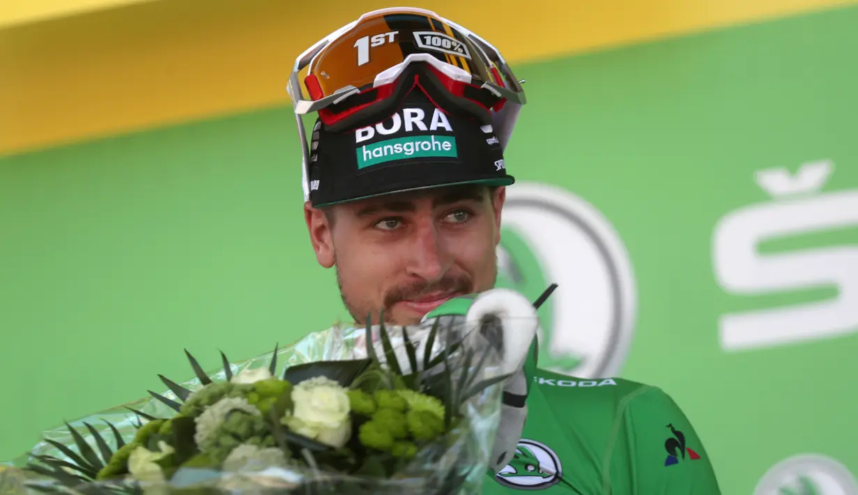 Pebalap sepeda Slovakia Peter Sagan merayakan kemenangannya pada etape kelima Tour de France di Colmar, Prancis, Rabu (10/7/2019). Peter Sagan menjuarai etape kelima Tour de France setelah melewati rute sepanjang 175,5 Km dari Saint-Dié-des-Vosges ke Colmar. (AP Photo/Thibault Camus)
