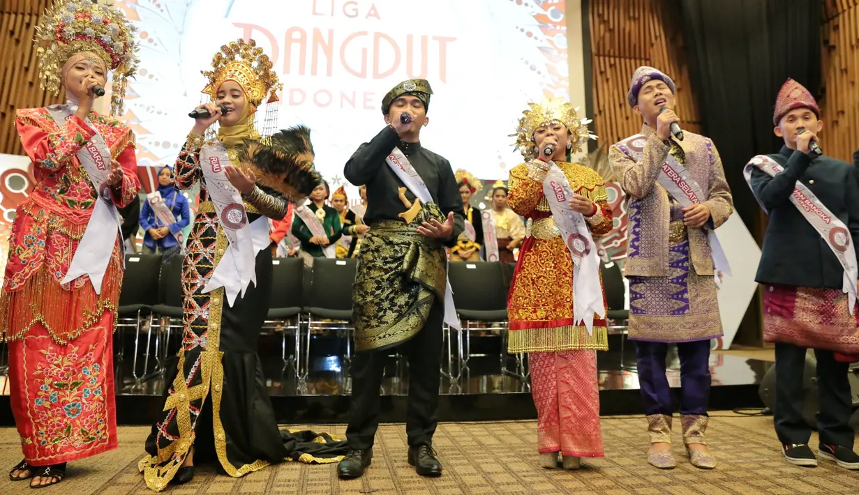 Raja Dangdut Rhoma Irama dan Menteri Komunikasi dan Informatika, Rudiantara mewakili Wakil Presiden Jusuf Kalla resmi membuka ajang pencarian bakat dangdut dari seluruh Indonesia tersebut. (Adrian Putra/Bintang.com)