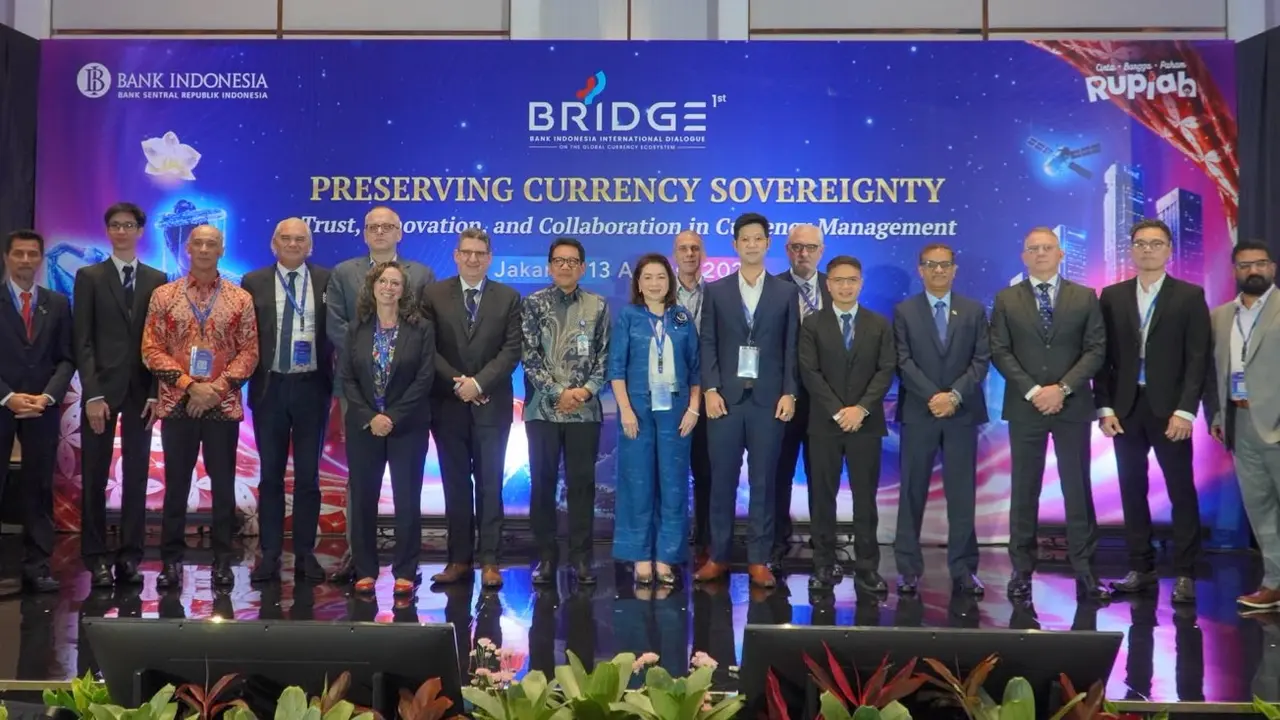 Deputi Gubernur Bank Indonesia Ricky P. Gozali membuka rangkaian Festival Rupiah Berdaulat Indonesia (FERBI) 2026 di Istora Senayan, Jakarta. (Dok BI)