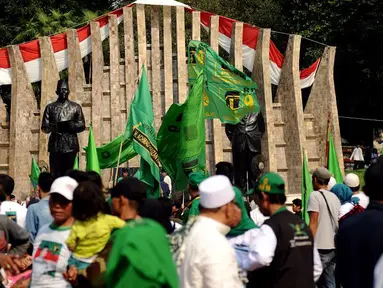 [FOTO] Tiga Orator Ulung PPP Hangatkan Tugu Proklamasi