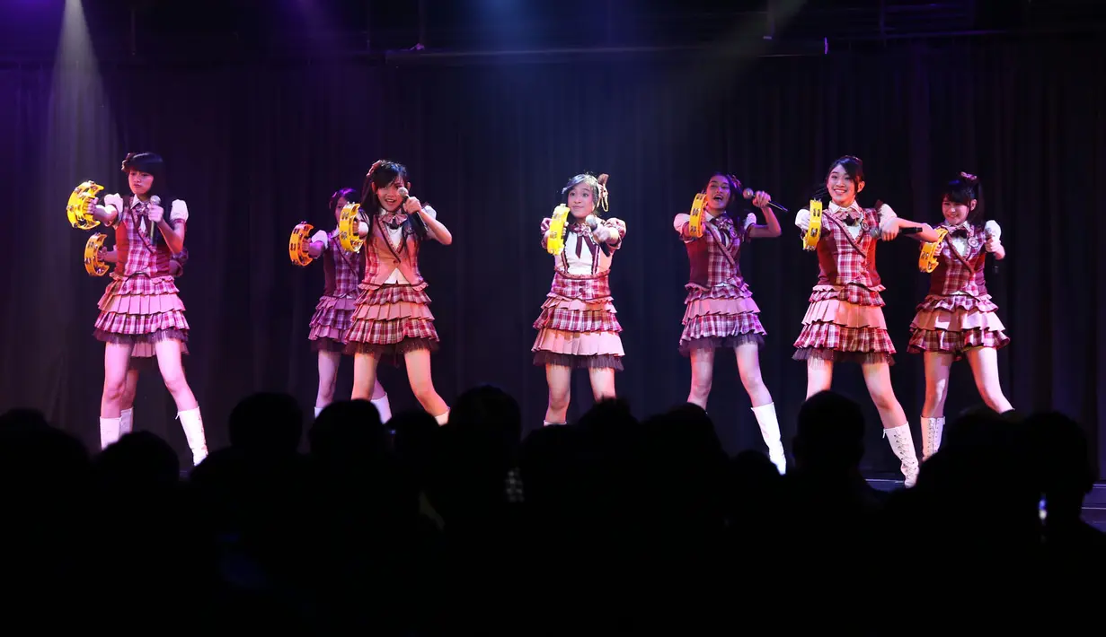 Sebagai member baru, Team T tak segan tampil enerjik di hadapan para penonton di Theater JKT48, Senayan Jakarta 15 Maret kemarin.