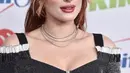 Jadi sebenarnya apa sih yang terjadi dengan bibir Bella? Ternyata bukan operasi, guys! Menurut kamu, apa Bella Thorne masih cantik meski bibirnya bengkak? (FRAZER HARRISON / GETTY IMAGES NORTH AMERICA / AFP)