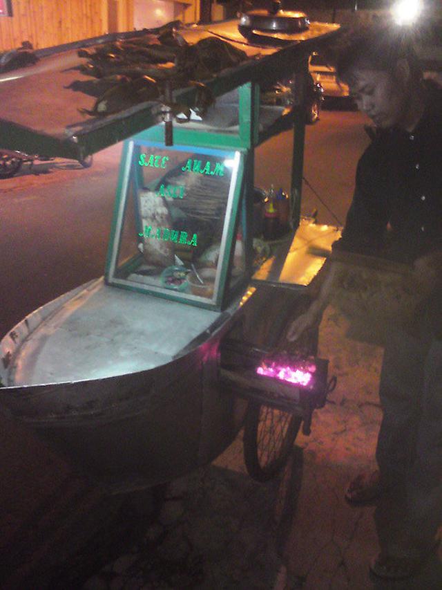 6 Gerobak Jualan Ini Bentuknya Nyeleneh Banget, Pembeli Tepuk Jidat