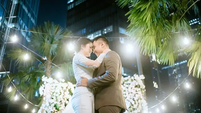 Beri Cincin, Ini 6 Pemotretan Terbaru Lutfi Agizal dan Kekasih Bak Prewedding