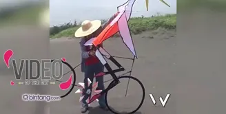 Dikutip dari, https://www.facebook.com/WaltzOfficial/videos/1592680687697758/ Pria Ini membuat layangan gambar sepeda yang sangat keren.