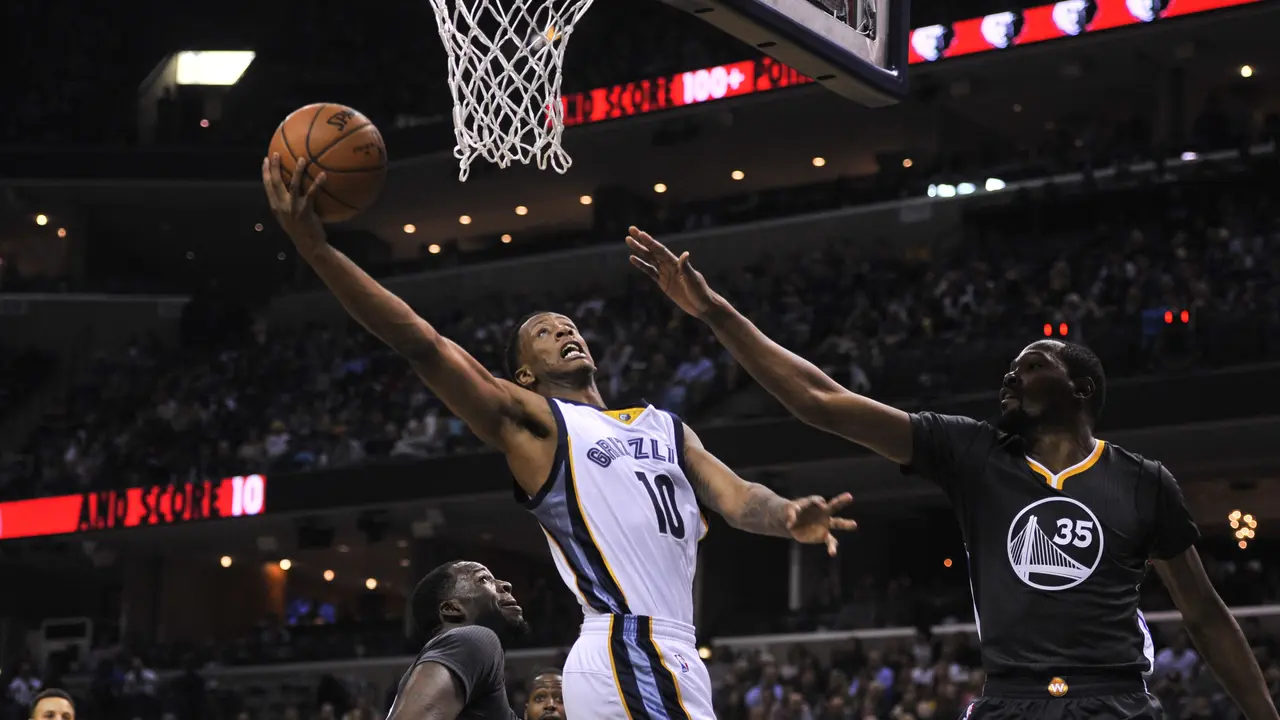 Grizzlies Gasak Warriors