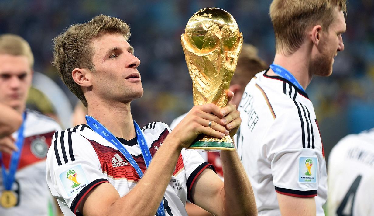 Bermain di ajang Piala Dunia yang digelar 4 tahun sekali menjadi kebanggaan bagi seorang pemain. Apalagi jika dilengkapi dengan torehan hattrick. Berikut 5 pemain yang kini masih aktif bermain dan pernah mencetak hattrick di Putaran Final Piala Dunia. (AFP/Patrik Stollarz)