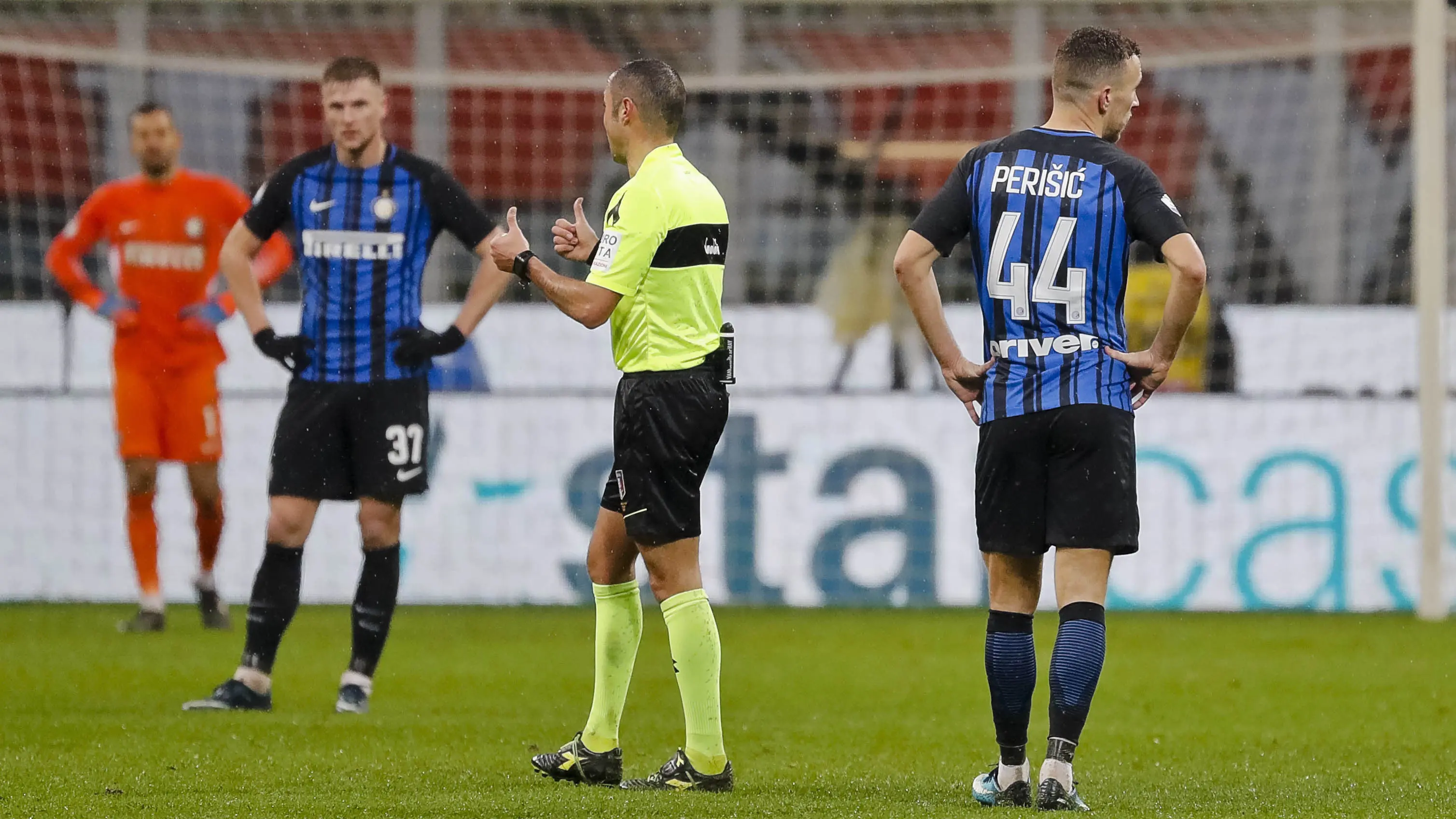 Para pemain Inter tertunduk lesu (AFP)