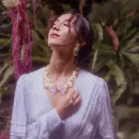 Tulola baru saja memperkenalkan koleksi perhiasan terbaru mereka yang diberi tajuk "Jiwa Penuh Sinar." Koleksi terbaru ini terinspirasi dari semua waktu dan hal yang telah dilalui Tulola, yang pada akhirnya menciptakan perubahan. Foto: Instagram.