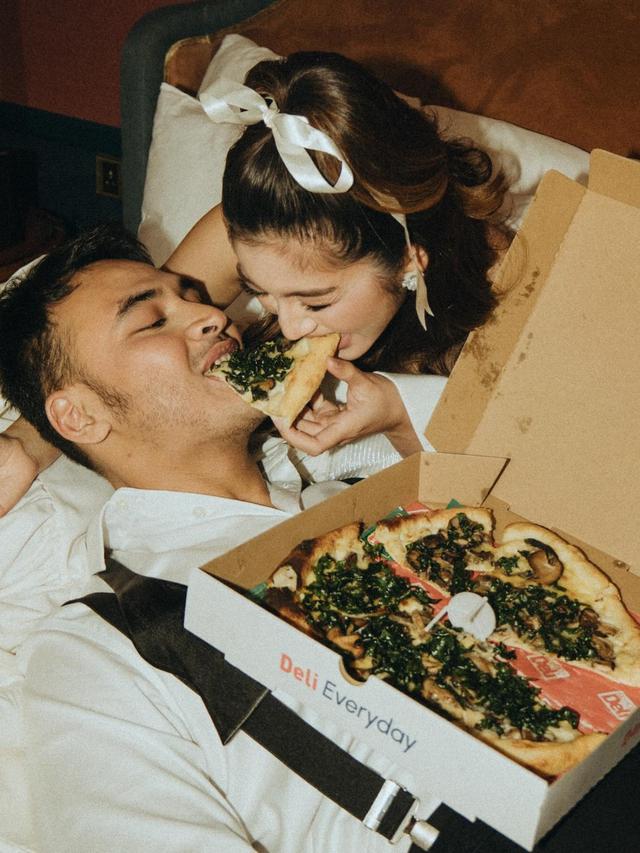 Tampil Serasi, Ini 8 Momen Prewedding Bintang FTV Debi Sagita dan Marco Ivanos