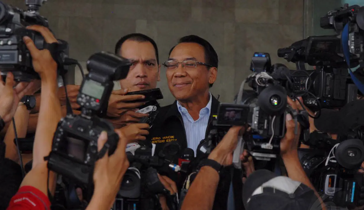 Sebelumnya, pada 16 Juli 2014 lalu, Jero Wacik dimintai keterangan oleh KPK terkait penyelidikan dugaan penyimpangan dana di Kementerian ESDM dari tahun 2010 sampai 2013. (Liputan6.com/Miftahul Hayat)