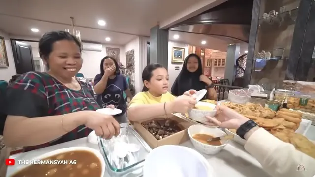 8 Potret Ashanty Ajak Anak Angkat Buka Bersama, Akrab dengan Keluarga