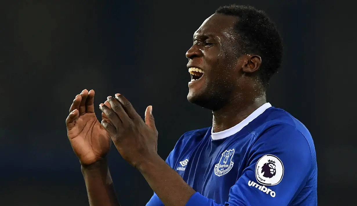 2. Romelu Lukaku (Manchester United) - Striker yang kontraknya habis tahun 2022 ini ditaksir situs Transfermarkt memiliki harga jual 50 juta euro. (AFP/Paul Ellis)