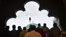 Umat Muslim berkumpul untuk melaksanakan salat Idul Fitri di masjid Wilayah Federal di Kuala Lumpur pada 10 April 2024. (Arif Kartono/AFP)