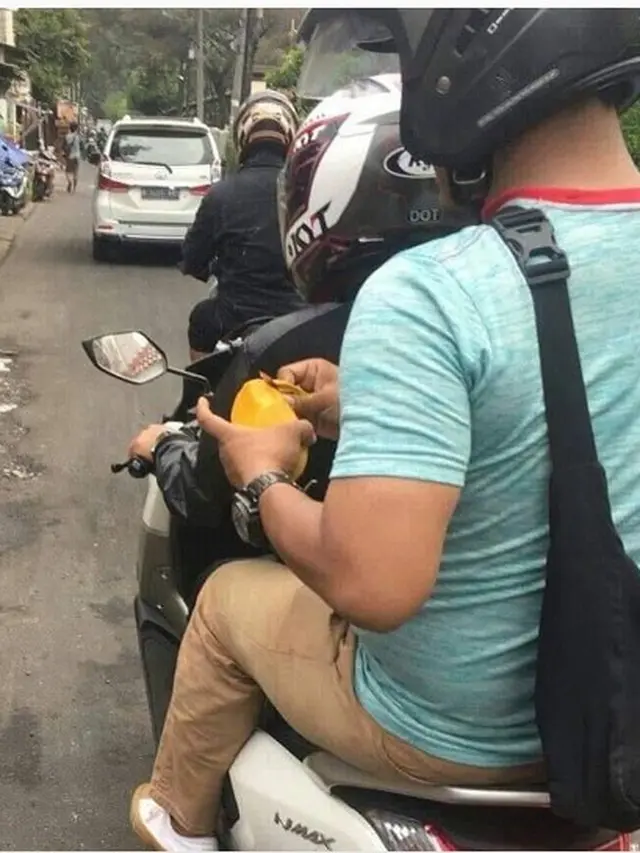 Kelakuan Nyeleneh Saat Mengisi Waktu Luang Ini Bikin Cengengesan