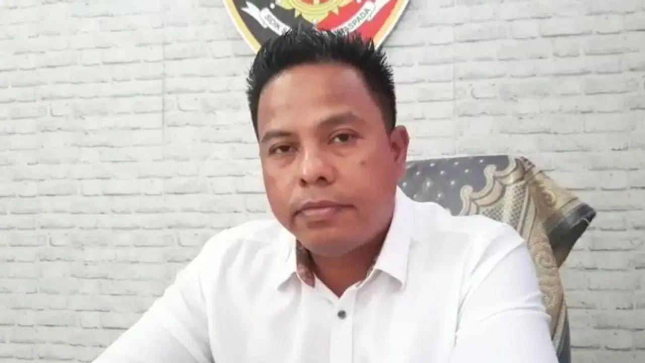 Kasat Reskrim Polres Tasikmalaya, AKP Ari Rinaldomemberikan keterangan mengenai perkembangan kasus penganiayaan dan mutilasi monyet di Tasikmalaya. (Liputan6.com/Jayadi Supriadin)