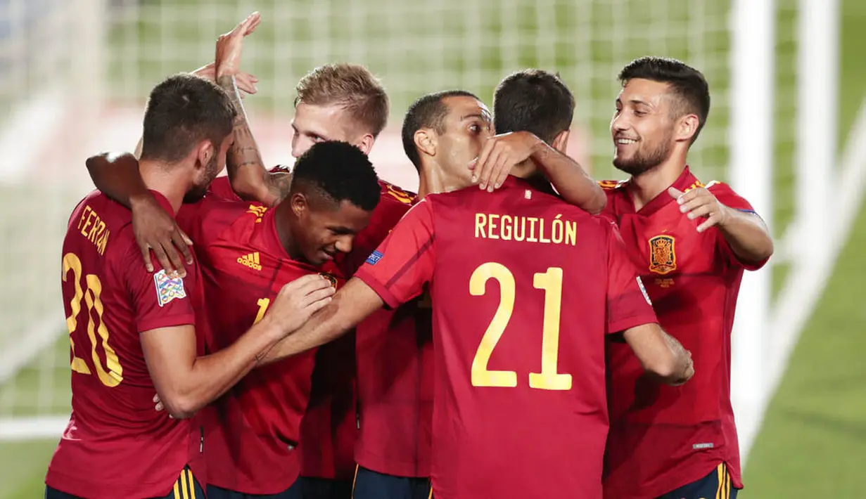 Pemain Spanyol, Ansu Fati, mencetak gol ke gawang Ukraina pada laga UEFA Nations League Estadio Alfredo Di Stefano, Senin (7/9/2020). Spanyol menang 4-0 atas Ukraina. (AP Photo/Bernat Armangue)