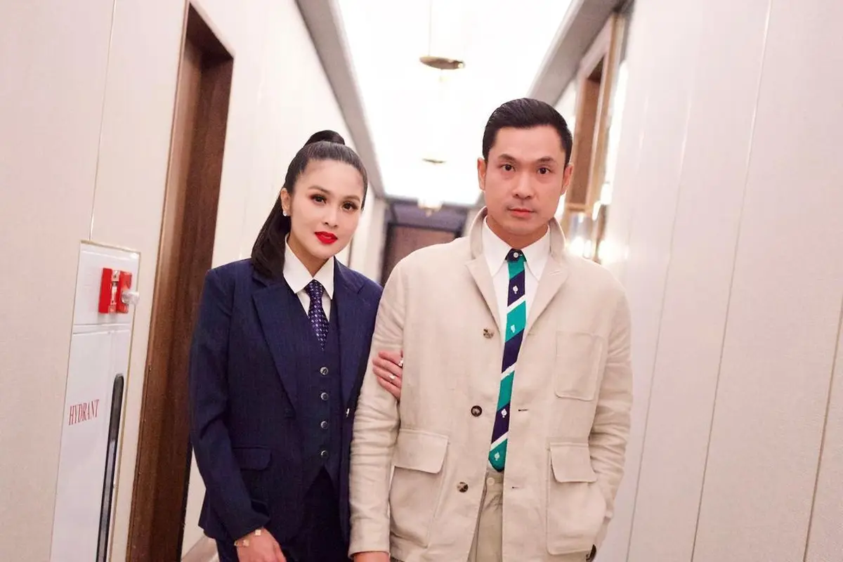 Potret mesra Sandra Dewi dan Suami