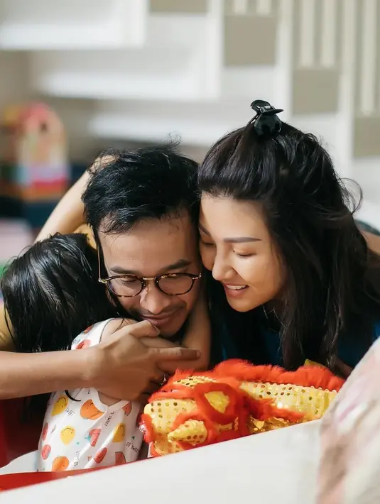 Pasca menjalani tes kanker, ternyata hasilnya pun negative. Meski begitu, sebagai istri, Sarwendah yang lebih protektif terhadap kesehatan suaminya membuat pantangan terhadap Ruben. (Instagram/ruben_onsu)