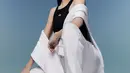 Jisoo Blackpink menjadi salah satu selebriti yang kerap mengadopsi tren fashion tersebut untuk mendapatkan tampilan yang nyaman namun juga penuh gaya dalam keseharian. [@sooyaaa__].