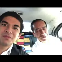 Nge-vlog bareng Presiden Jokowi, menteri termuda Malaysia, Syed Saddiq bikin banyak perempuan jatuh hati dengan ketampanannya. (Foto: screen capture Instagram)