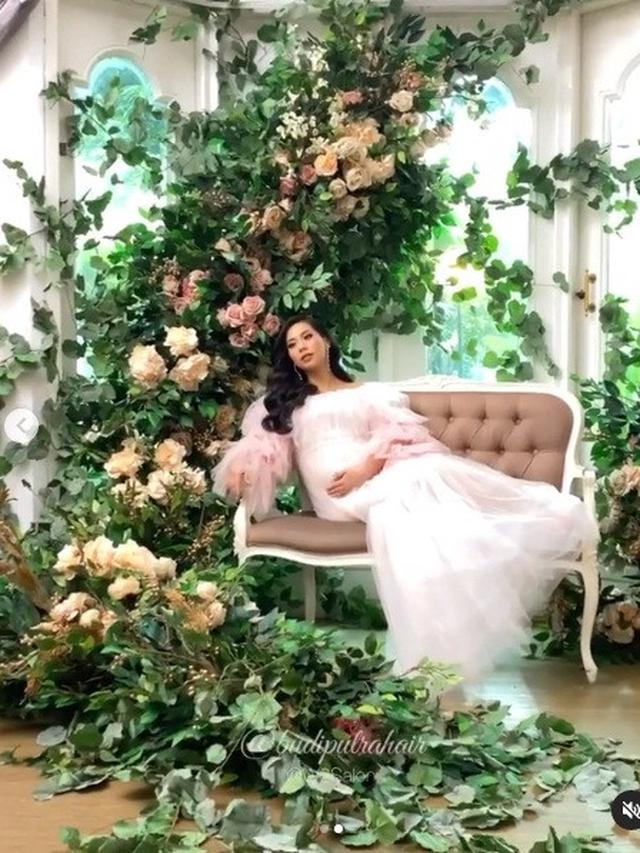 7 Gaya  Maternity Shoot Abel Cantika, Tampil Memesona saat Hamil Tua