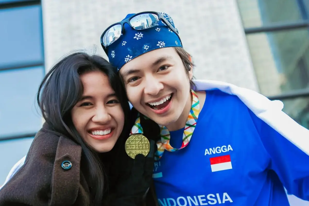 Shenina Cinnamon Hadir Menyemangati Angga Yunanda di Tokyo Marathon. [@shenacinnamon]