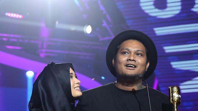 Romantis, Virgoun Persembahkan Lagu Bukti untuk Istri - Celeb Bintang.com
