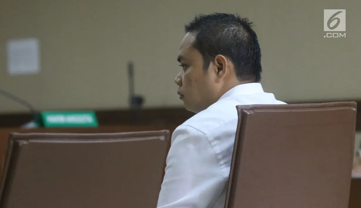 Eka Kamaludin saat menjalani sidang dakwaan di Pengadilan Tipikor, Jakarta, Kamis (20/9). Sidang beragendakan pembacaan dakwaan dari Jaksa Penuntut Umum KPK. (Liputan6.com/Helmi Fithriansyah)