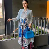 Melihat tas-tas mewah yang dibawa ibu pejabat-public figure di rangkaian acara pelantikan.
