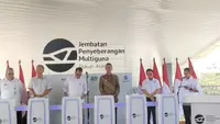 Pj Gubernur DKI Jakarta Heru Budi Hartono bersama Menhub RI Budi Karya Sumadi meresmikan Jembatan Penyeberangan Multiguna (JPM) Dukuh Atas, Setiabudi, Jakarta Selatan Rabu (13/9/2023). (Liputan6.com/ Winda Nelfira)