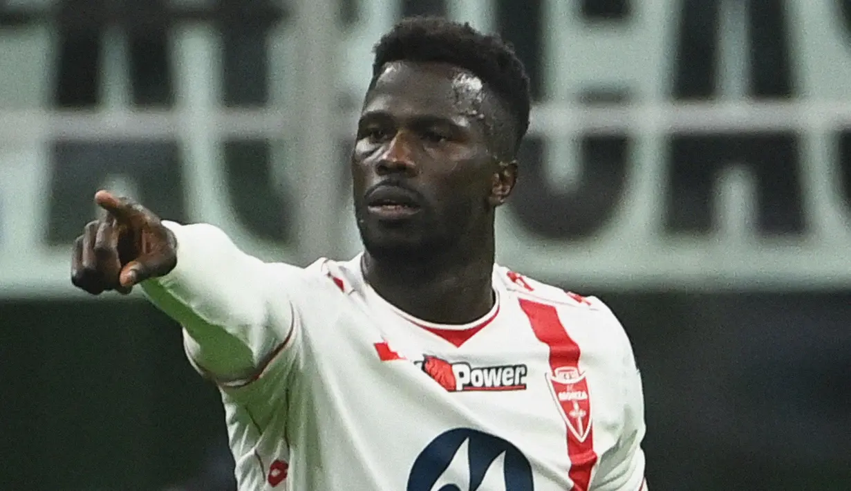 Pada menit ke-44, Monza mempertajam keunggulan setelah tendangan lengkung Keita Balde gagal diantisipasi penjaga gawang Inter Milan, Josep Martinez. (Isabella BONOTTO/AFP)