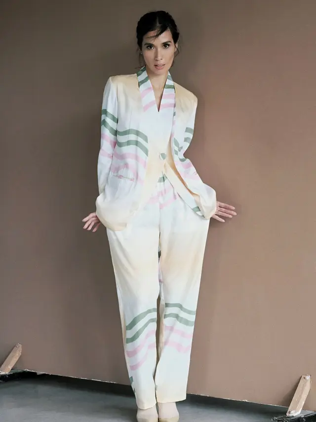 Potret Terbaru Marsha Timothy, Fashionable di Usia 40an dengan Outfit dari Merek Lokal