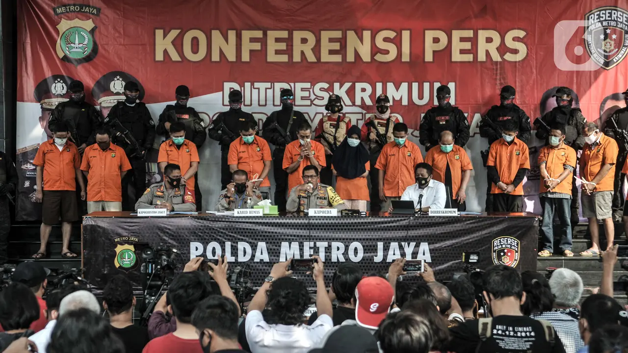 FOTO: Polisi Bekuk 12 Tersangka Pembunuhan Pengusaha Pelayaran