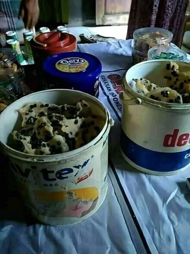 6 Cemilan Kuli Bangunan saat Bekerja Ini Bikin Tepuk Jidat
