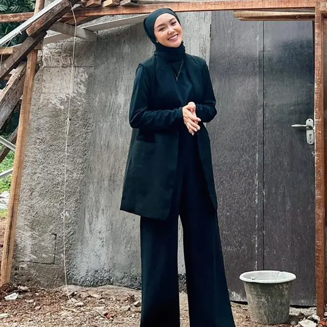 Inspirasi Gaya Hijab Cita Citata, Simpel dan Stylish