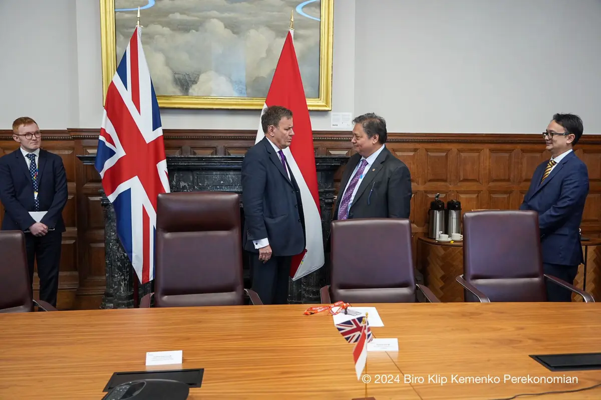Menko Airlangga Hartarto melakukan kunjungan kerja ke London bertemu dengan Menteri Perdagangan Inggris