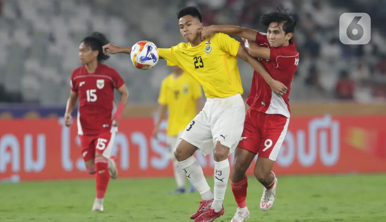 Cedera yang dialami Jens Raven membuat serangan Garuda Muda tumpul pada akhir-babak kedua. (Liputan6.com/Helmi Fithriansyah)