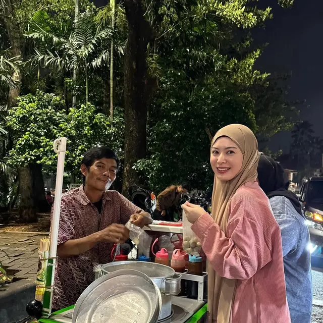 Potret 6 Artis Mualaf Buka Puasa di Momen Ramadan 2025,