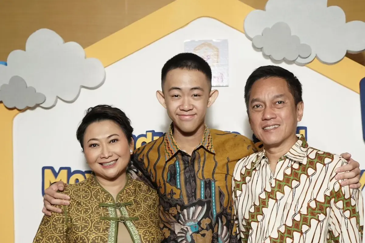 Potret wisuda Manuel anak bungsu Indy Barends (Sumber: Instagram/@indybarends)