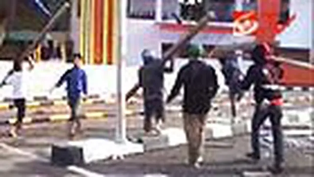 Pedagang Pasar Simpang Menolak Pindah