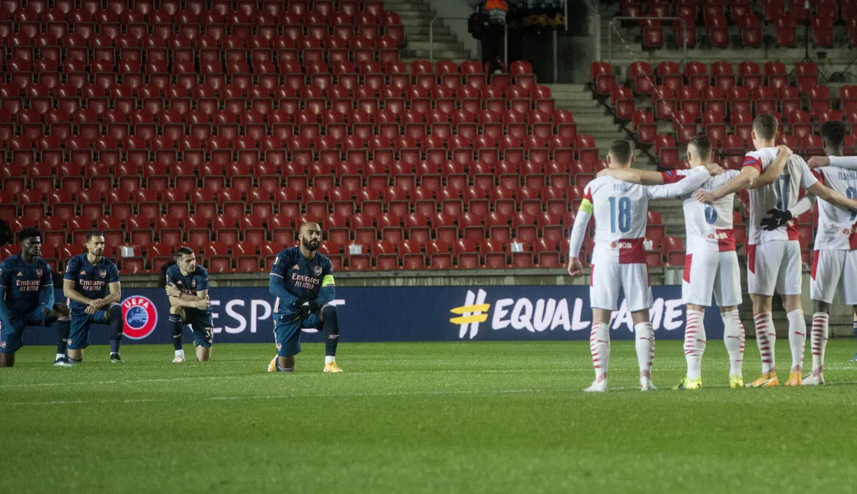 Setelah dilakukan penyelidikan, akhirnya UEFA memutuskan untuk menghukum Ondrej Kudela dengan larangan bermain dalam 10 pertandingan. (Photo by Michal Cizek / AFP)