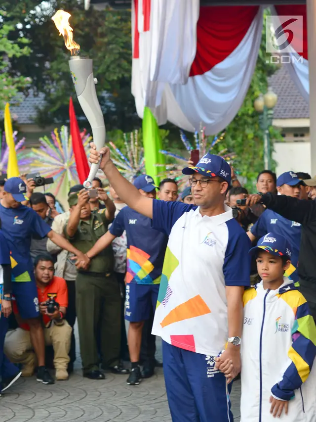 Tiba di Balai Kota, Obor Asian Games 2018 Diterima Anies Baswedan