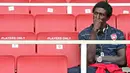 Arsenal's Emmanuel Adebayor sits on the bench before the game between Real Madrid and SV Hamburg during the Emirates Cup competition at the Emirates stadium in north London, on August 2, 2008. AFP PHOTO/CHRIS RATCLIFFE