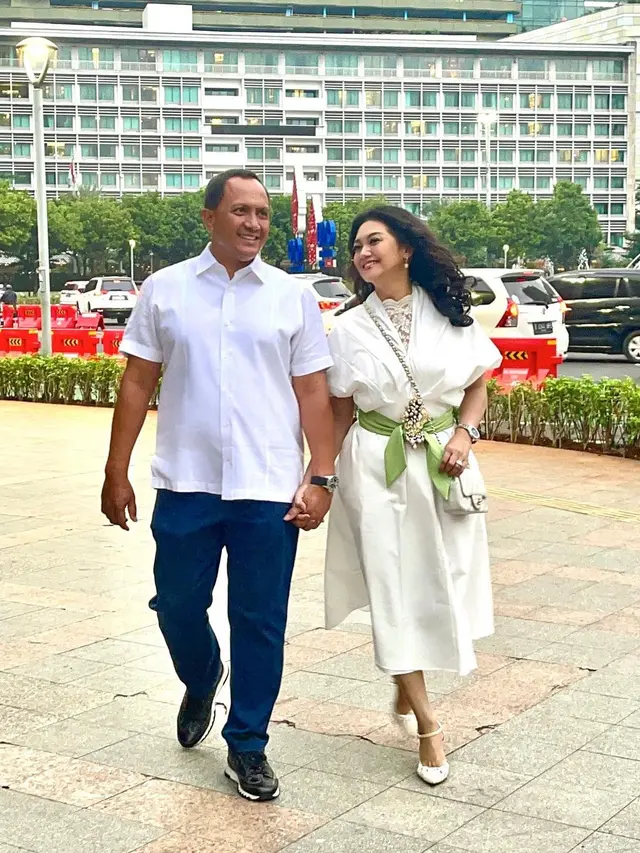 Bella Saphira dan Suami