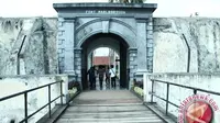 Benteng ini merupakan peninggalan penjajah Inggris yang dibangun pada 1714 melalui beberapa tahap.