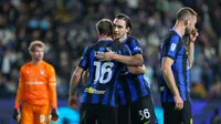 Ekspresi para pemain Inter Milan setelah mencetak gol ke gawang Lazio pada semifinal Piala Super Italia 2023/2024 di Riyadh, Arab Saudi, Sabtu (20/1/2024) dini hari WIB. (Fayez NURELDINE / AFP)